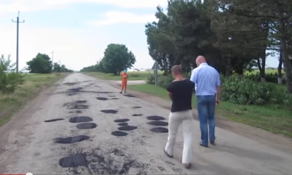 В Симферополе "ямочно" отремонтируют 30 тысяч квадратных метров дорог
