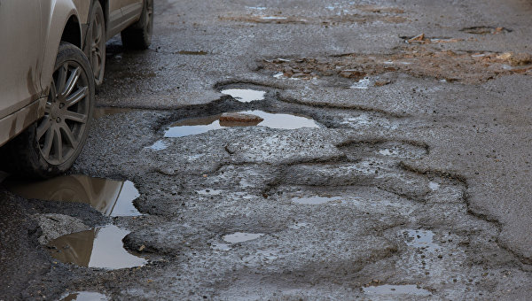 Симферополь исчерпал лимит собственных средств на проведение ямочного ремонта дорог, а объем разрушений достиг 90 тыс кв. м и растет