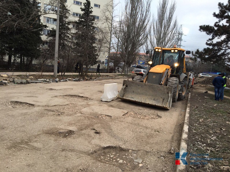 Ремонт дороги на улице Острякова в Севастополе