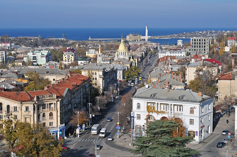Украинцы продают жилье в Севастополе, цены растут 