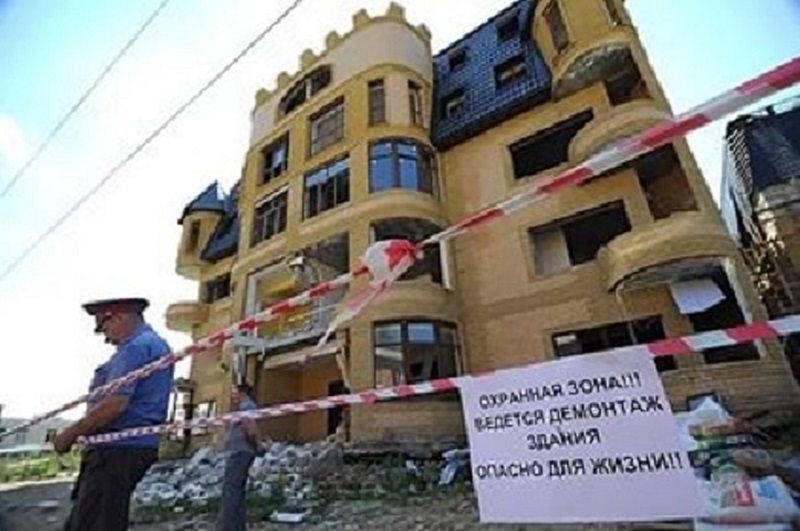 В Крыму утверждены под снос почти два десятка самовольных строений