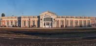 Действующий железнодорожный вокзал в Керчи