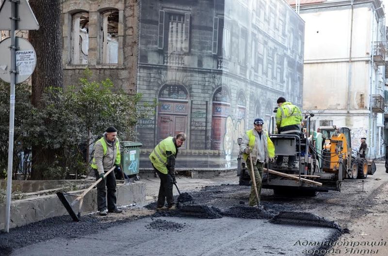 В Ялте впервые за многие годы приступили к  ремонту дорог на придомовых территориях